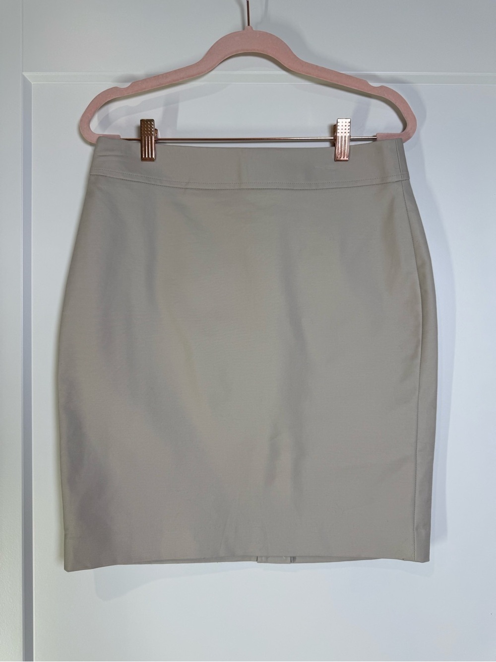 NWT Banana Republic Skinny Pencil Skirt Size 4 Beige Stretch Career Office